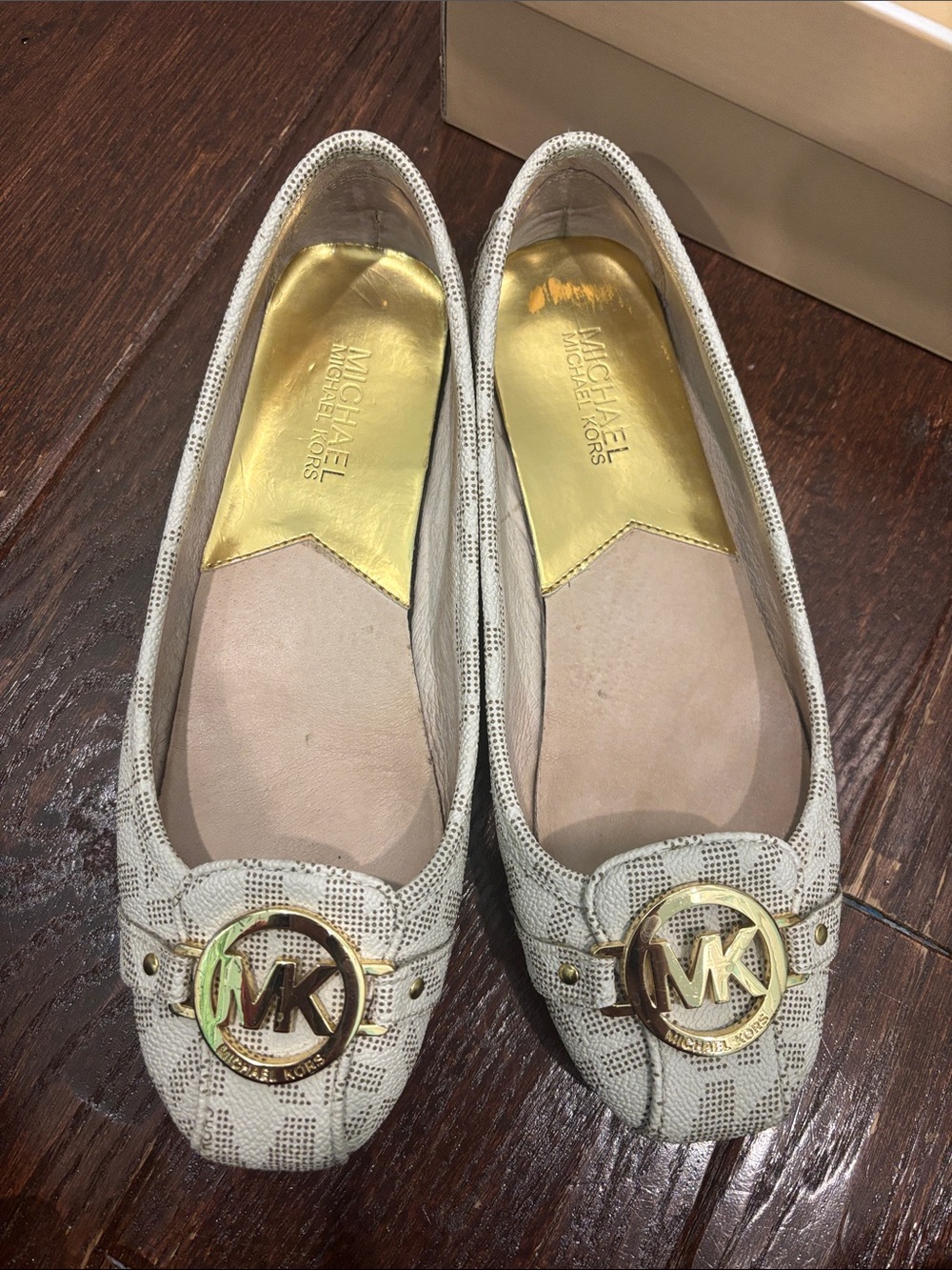 Michael Kors Vanilla MK Logo Fulton Ballet Flats 7 1/2 EUC - Picture 2 of 7